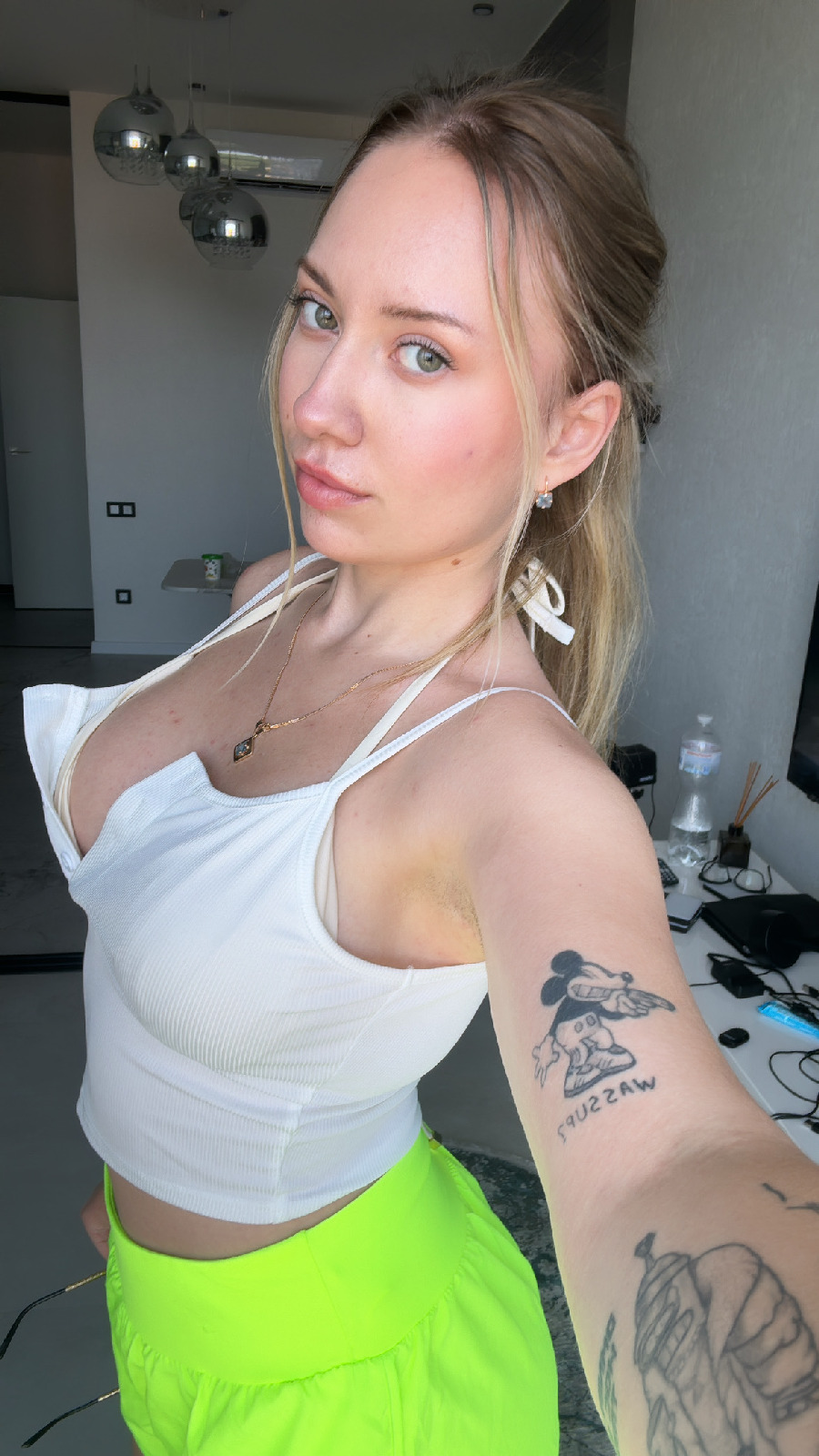 KateV in her underwear in Taizhou