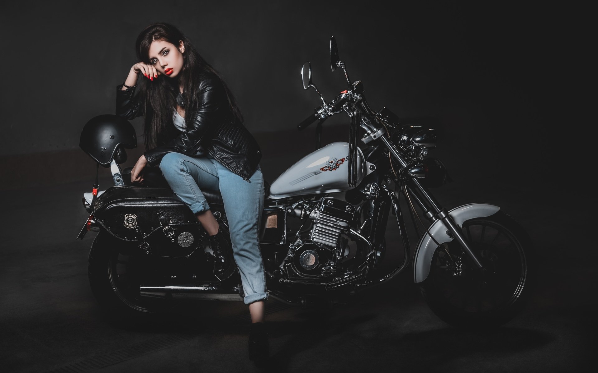 Biker girls: style and drive in Taizhou