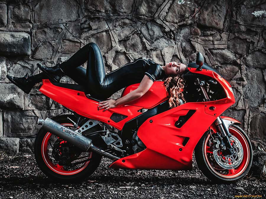 Beautiful girl Beautiful girls and motorcycles in Taizhou