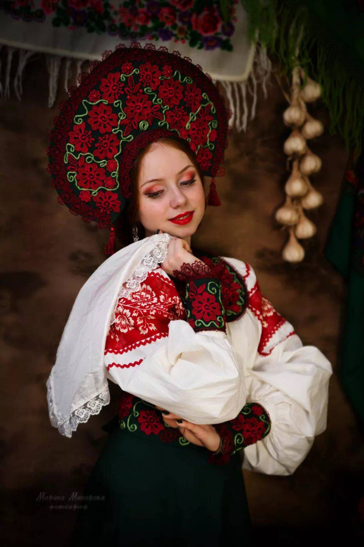 Women in Slavic costumes underwear in Taizhou
