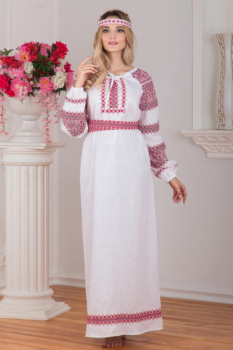 Women in Slavic costumes in Taizhou