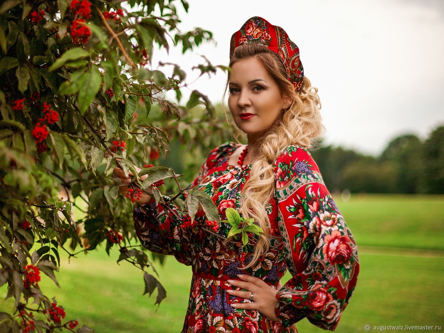 Women in Slavic costumes in Taizhou