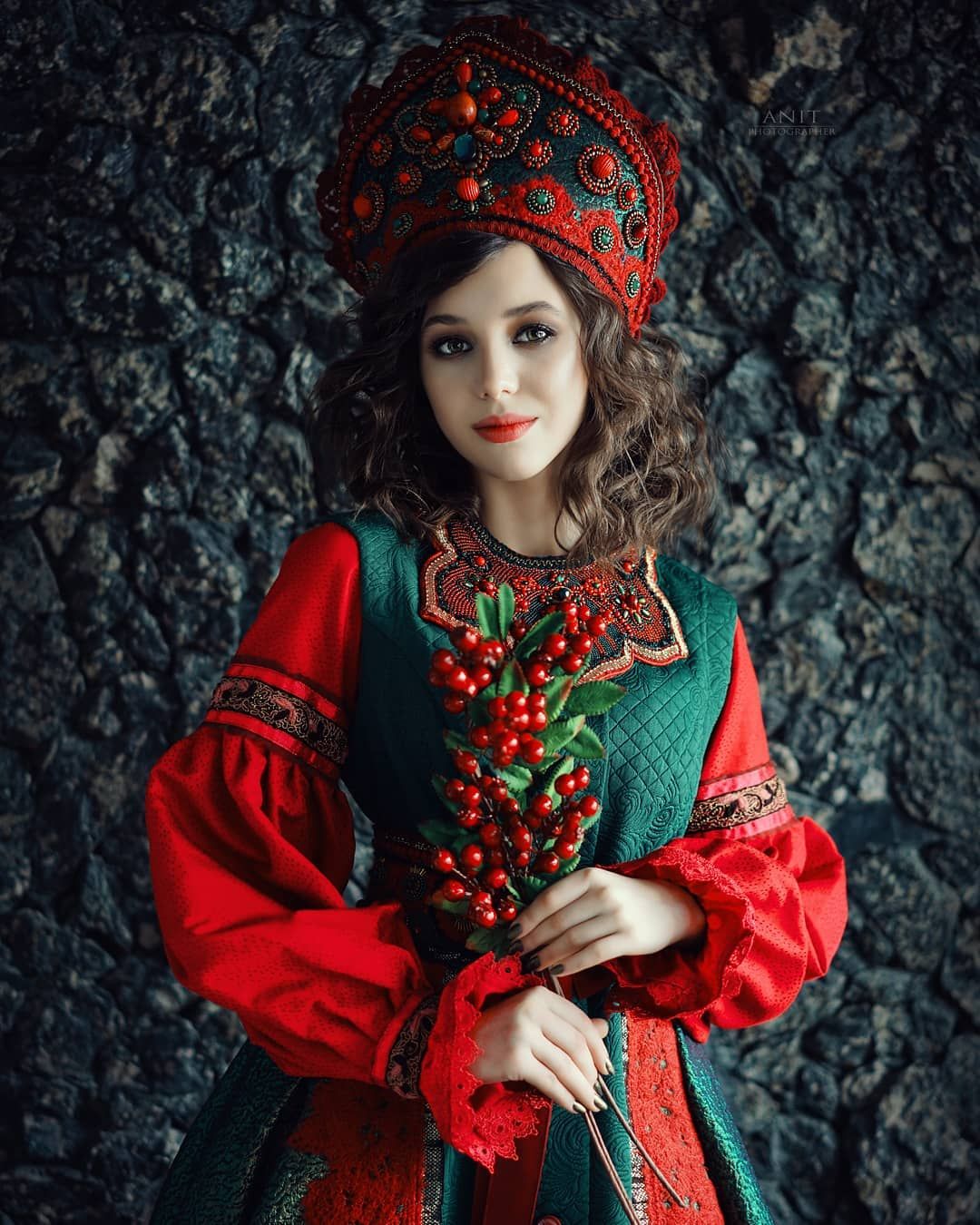 Nude girl Women in Slavic costumes in Taizhou