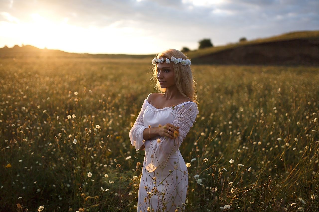 Girls in Slavic costumes in Taizhou
