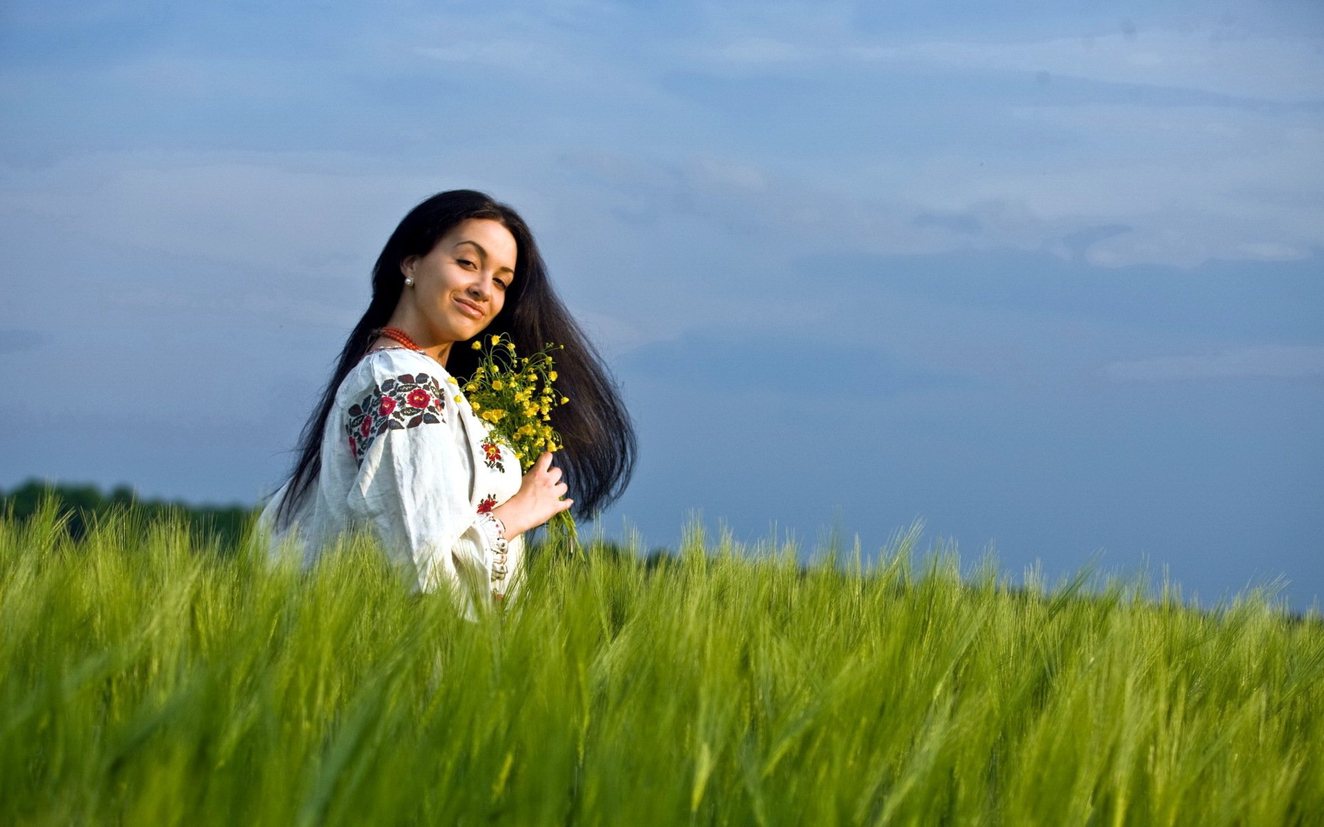 Girls in Slavic costumes in Taizhou