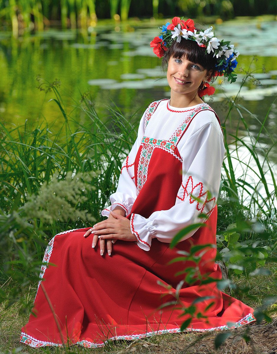 Beautiful girl Girls in Slavic costumes in Taizhou
